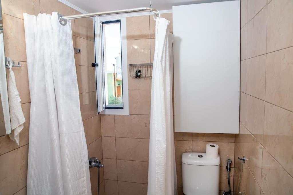 Seafront Central Apt In Lavrio Appartement Buitenkant foto