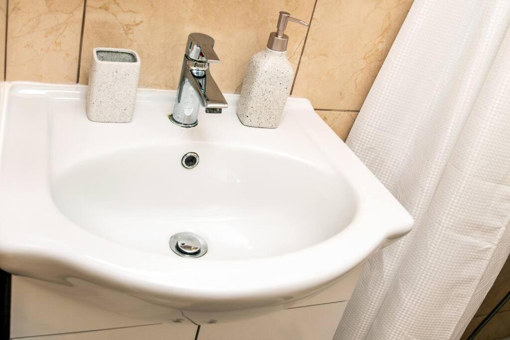 Seafront Central Apt In Lavrio Appartement Buitenkant foto